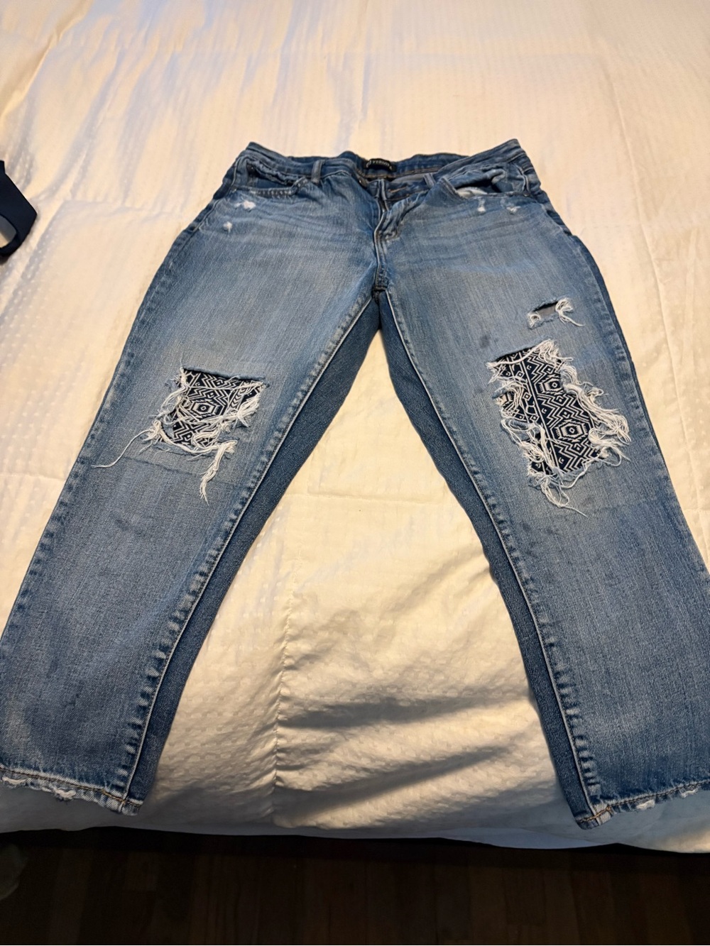 Verona Boyfriend Jeans with Patterned Knee Patches - Light Blue